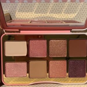 Too Faced Makeup - Too Faced Tickled Pink eyeshadow palette Too Faced Makeup - Too Faced Tickled Pink eyeshadow palette